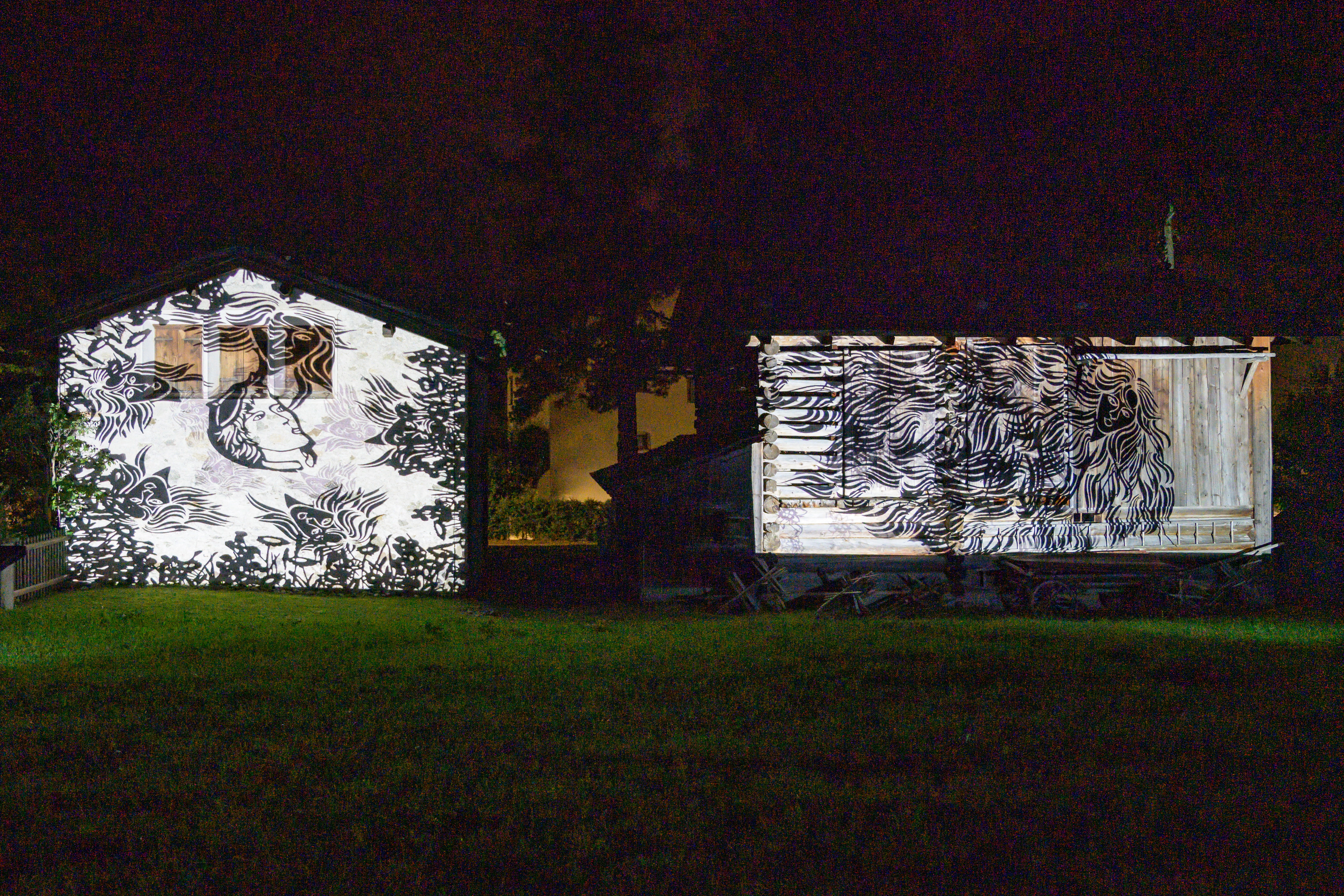 Madrisa - Videoprojektion von Projektil mit einem Papierschnitt von Monika Flütsch, anlässlich der Linsenshow 19, Nutli Hüschi, Klosters